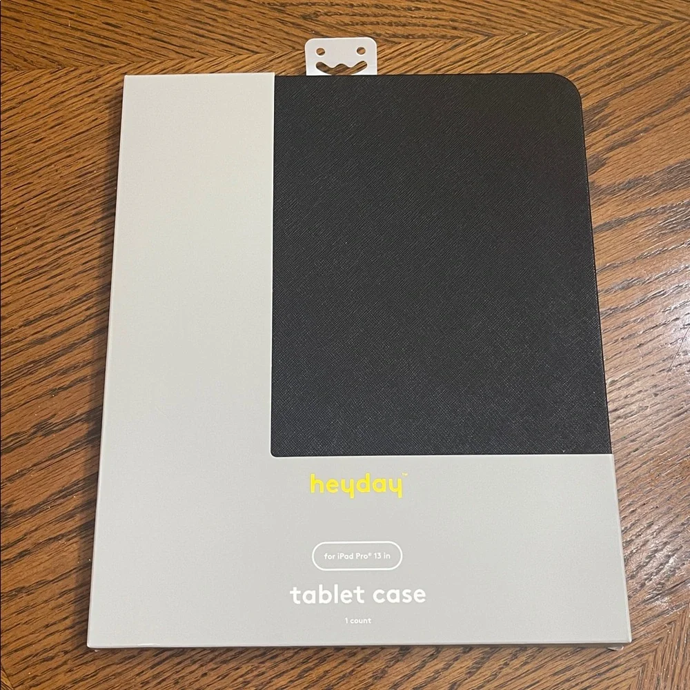 NEW IPad Pro 13 in Accessories Lot